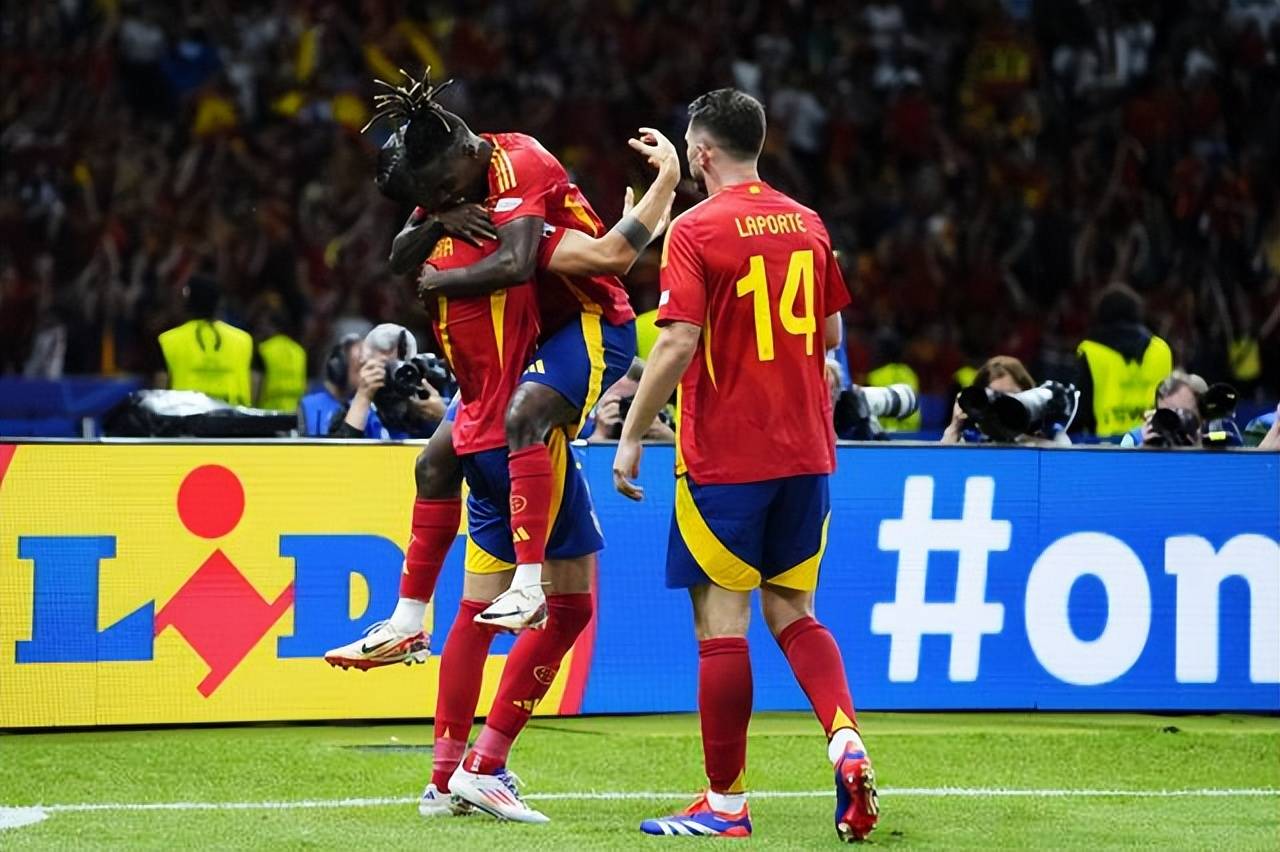 波兰客场大捷，跻身欧洲杯资格赛的简单介绍