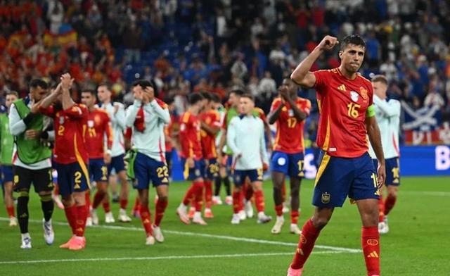 包含欧洲杯四强内战即将爆发，谁能捧起奖杯？的词条