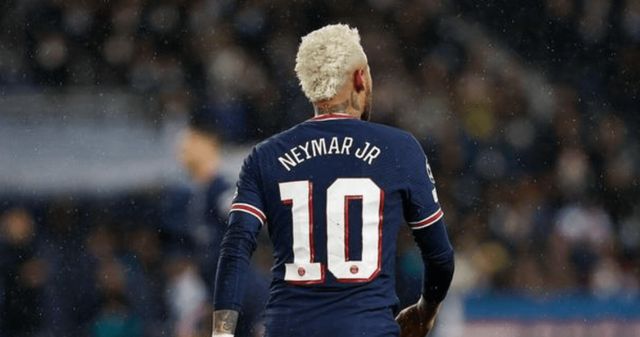 内马尔连续三场比赛得分超过锐不可当，曼联不断突破！